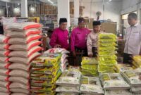 1763292813644-polres-rohul-mengecek-stok-dan-harga-beras-di-gudang-dan-toko-1763287779006_169