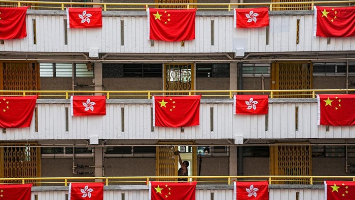 1763292848301-hongkong-security-1_169