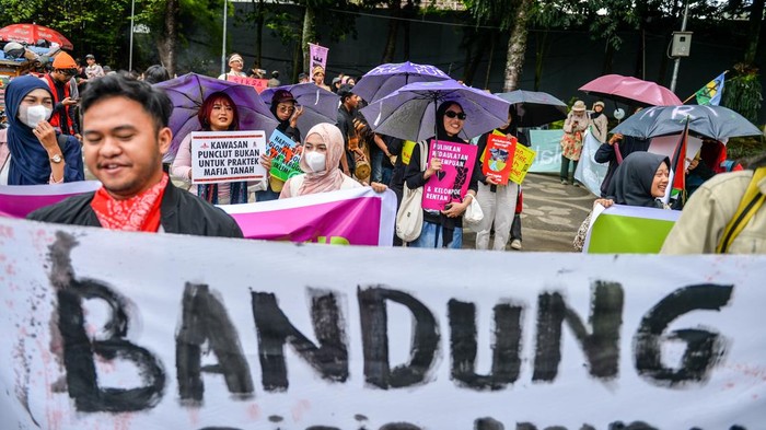 1763292890809-krisis-iklim-jadi-sorotan-warga-bandung-serukan-aksi-di-taman-cikapayang-1763268570968_169