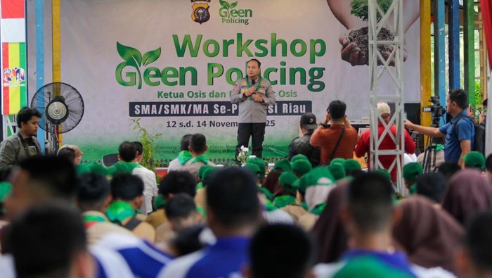 1763292974506-polda-riau-menggelar-workshop-green-policing-yang-diikuti-oleh-311-ketua-osis-se-provinsi-riau-dok-polda-riau-1762937797440_169