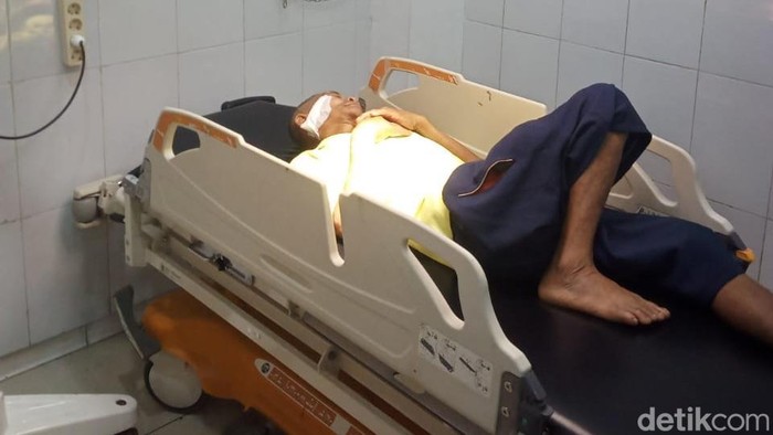 1763314203338-warga-luka-luka-usai-dibacok-odgj-di-purwakarta-1763311075404_169