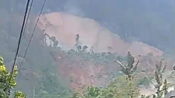 1763314215294-tanah-longsor-di-desa-pandanarum-kecamatan-pandanarum-kabupaten-banjarnegara-minggu-16112025-1763298387367_169