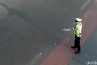 1763335419162-ilustrasi-polisi-lalu-lintas_169