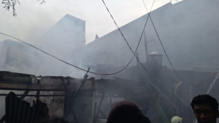 1763335474503-kebakaran-di-jatipulo-jakbar-1763318887915_169