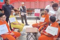 1763357859854-rekonstruksi-kasus-ilham-pradipta-kacab-bank-di-jakarta-yang-diculik-dan-dibunuh-1763354705504_169