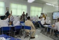 1763358054783-prabowo-di-smpn-4-kota-bekasi-evadetikcom-1763352068208_169