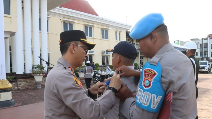 1763379765454-apel-pasukan-operasi-zebra-lancang-kuning-2025-di-polres-dumai-1763374558357_169