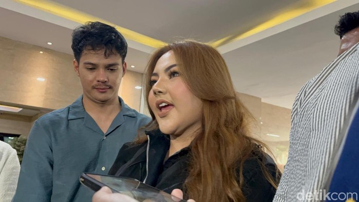 1763528754065-lisa-mariana-memenuhi-panggilan-penyidik-dittipidsiber-bareskrim-polri-terkait-laporan-ridwan-kamil-rumondangdetikcom-1757568373548_169