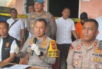 1763571939072-kaporlestabes-medan-kombes-calvijn-saat-konferensi-pers-kasus-pembunuhan-foto-finta-rahyunidetiksumut-1763552661590_169