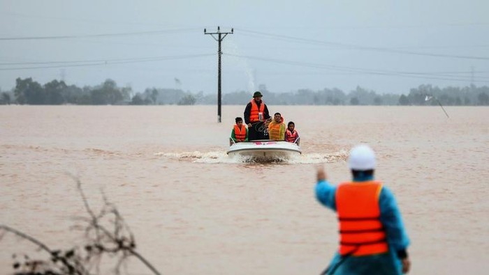 1763679884135-vietnam-dilanda-banjir-dan-tanah-longsor-afp-photo_169