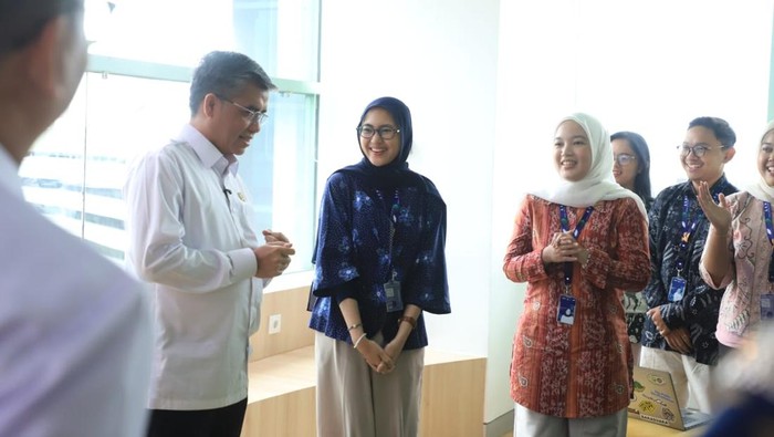 1763701554121-menaker-datang-ke-ptpn-tinjau-magang-nasional-tahap-pertama-1763698379872_169