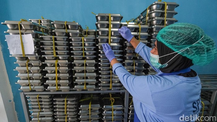 1763701555602-ilustrasi-makan-siang-gratis-1759218011364_169