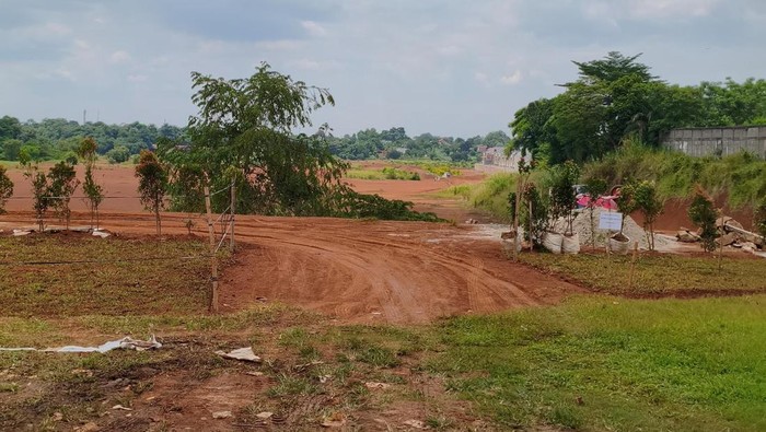 1763809530982-debu-di-sekolah-depok-1763793526102_169