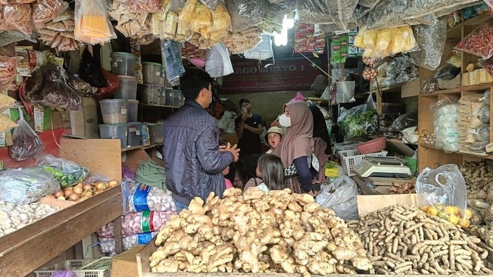 1763895980945-polisi-cek-tkp-1763892405985_169