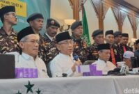 1763939111596-ketum-pbnu-yahya-cholil-staquf-saat-konferensi-pers-di-kantor-pbnu-1763914598319_169