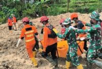 1764111897859-proses-pencarian-dan-evakuasi-korban-longsor-di-dusun-situkung-desa-pandanarum-kecamatan-pandanarum-kabupaten-banjarnegara-sel-1764068509009_169