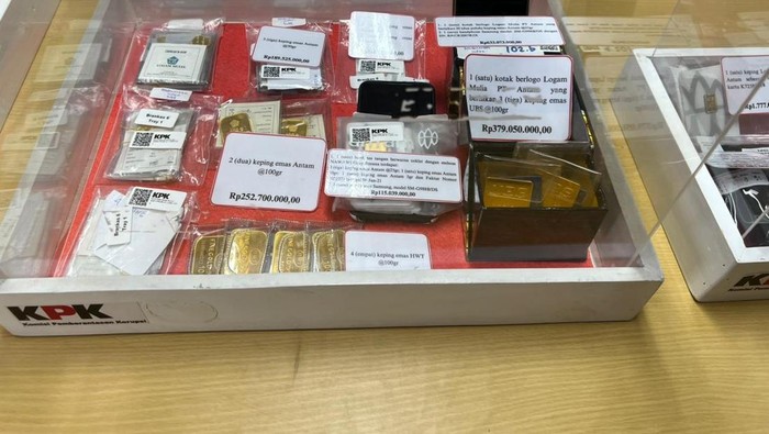 1764176770088-perhiasan-dan-emas-yang-akan-dilelang-kpk-1764142256464_169