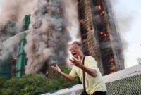 1764241570540-seorang-pria-meminta-bantuan-saat-api-melanda-pengadilan-wang-fuk-1764239798561_169