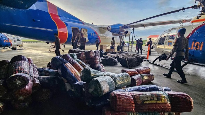 1764392768713-pengiriman-bantuan-untuk-korban-bencana-alam-di-sumatera-1764387565351_169
