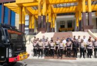 1764392771976-polda-riau-melepas-290-personel-dan-bantuan-ke-lokasi-bencana-di-sumbar-1764388839057_169