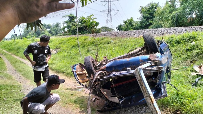 1764500750160-sekeluarga-tewas-tertabrak-kereta-di-pasuruan-1764486394595_169