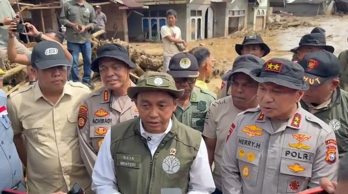 1764500751254-menhut-raja-juli-antoni-1764491713327_169