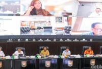 1764565623250-rakor-nasional-siapkan-strategi-pengamanan-jelang-natal-dan-tahun-baru-1764558164818_169