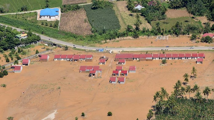 1764673584187-foto-udara-dampak-banjir-bandang-di-padang-pariaman-1764649297922_169