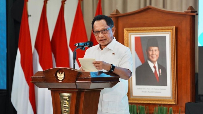 1764759995149-menteri-dalam-negeri-mendagri-muhammad-tito-karnavian-1764749895095_169