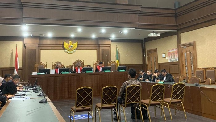 1764781605979-sidang-kasus-suap-vonis-lepas-korupsi-minyak-goreng-muliadetikcom-1764774594476_169