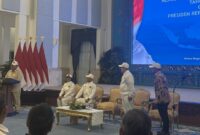 1764932797012-prabowo-lepas-kontingen-indonesia-1764931369948_169