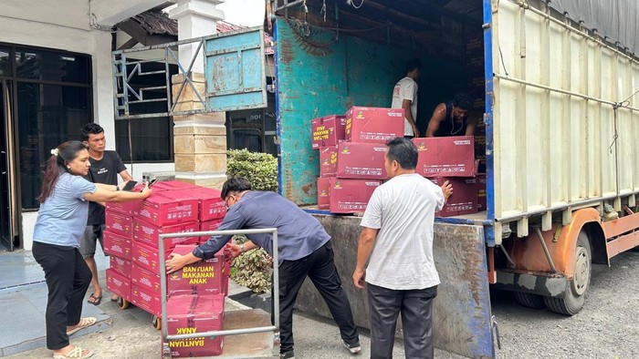 1764932798989-kemensos-salurkan-bantuan-bagi-korban-bencana-di-6-daerah-sumut-1764930671711_169