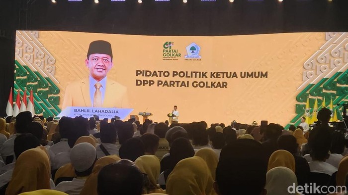 1764954357717-bahlil-lahadalia-di-acara-puncak-hut-ke-61-partai-golkar-doa-untuk-bangsa-di-istora-senayan-jakarta-jumat-5122025-adrialdetikc-1764939499283_169