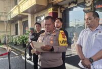 1764997557641-kapolres-badung-akbp-m-arif-batubara-saat-menyampaikan-rilis-di-mapolres-badung-jumat-5122025-fabiola-dianira-1764943204578_169