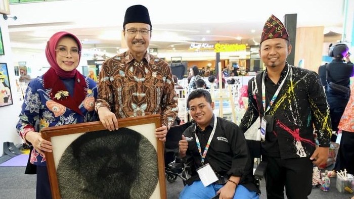 1764997560945-mensos-sapa-penyandang-disabilitas-di-hdi-2025-tegaskan-layanan-inklusif-1764995381011_169