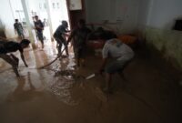 1765083923641-kondisi-aceh-tamiang-yang-penuh-lumpur-sisa-banjir-besar-dok-bnpb-1765083279339