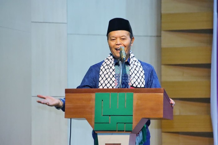 1765083927296-wakil-ketua-mpr-ri-hidayat-nur-wahid-hnw-1765081366677