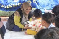 1765127136355-kemensos-beri-layanan-dukungan-psikososial-bagi-korban-banjir-aceh-1765119606527_169