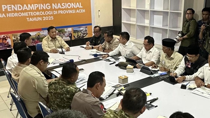 1765127137437-ratas-penanganan-bencana-aceh-dan-sumatera-di-lanud-aceh-firdadetikcom-1765117721412_169