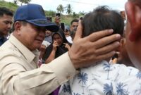 1765127138873-potret-prabowo-tinjau-posko-pengungsian-bireuen-dan-cicipi-masakan-dapur-umum-1765098462160_169