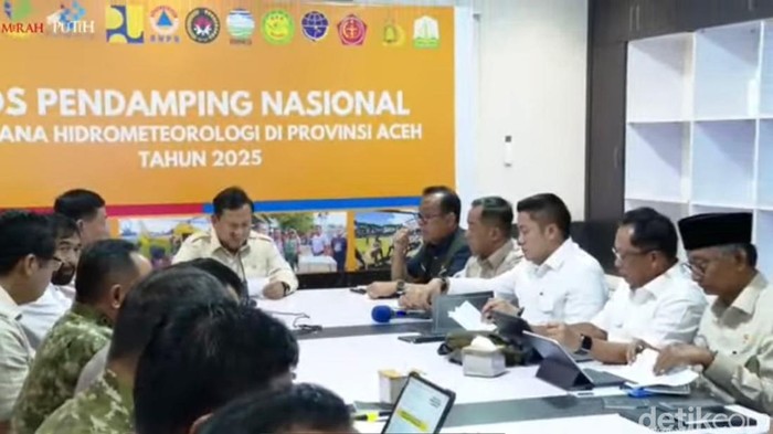 1765127144979-prabowo-kembali-melakukan-peninjauan-dampak-banjir-bandang-di-aceh-setelah-peninjauan-prabowo-langsung-memimpin-ratas-bersama--1765110843993_169