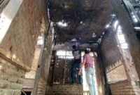 1765148675922-warga-swadaya-bangun-rumah-kanapiah-yang-tidak-layak-untuk-dihuni-dok-istimewa-1765130516066_169