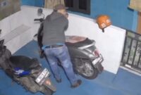 1765170346948-tangkapan-layar-video-viral-maling-motor-di-depok-dok-istimewa-1765169641443_169