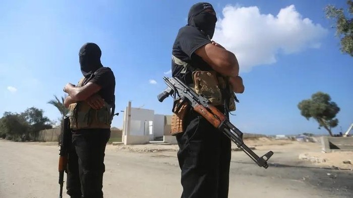 1765170354976-militan-hamas-berjaga-di-jalur-gaza-saat-pertukaran-sandera-dan-tahanan-dilakukan-pada-oktober-lalu-1765166998582_169