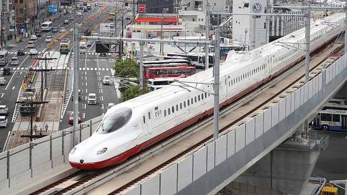 1765235066567-jepang-resmikan-jalur-shinkansen-baru-di-nagasaki-3_169