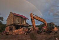 1765235067634-721-rumah-rusak-berat-akibat-banjir-bandang-di-agam-1765030793131_169