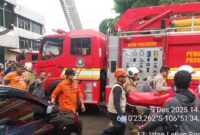1765278359329-gedung-di-cempaka-baru-kemayoran-jakarta-pusat-jakpus-terbakar-korban-tewas-diduga-ada-belasan-orang-dok-bpbd-dki-1765270251544_169