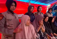 1765278361712-tim-trauma-healing-dari-polda-riau-dan-himpunan-psikologi-indonesia-himpsi-riau-memberi-pendampingan-psikologis-khusus-bagi-ke-1765276207996_169