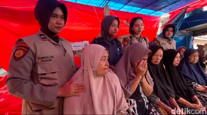 1765278361712-tim-trauma-healing-dari-polda-riau-dan-himpunan-psikologi-indonesia-himpsi-riau-memberi-pendampingan-psikologis-khusus-bagi-ke-1765276207996_169