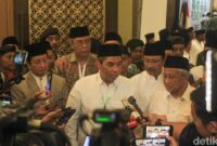 1765321472633-kh-zulfa-mustofa-resmi-jadi-pj-ketum-pbnu-1765298227477_169